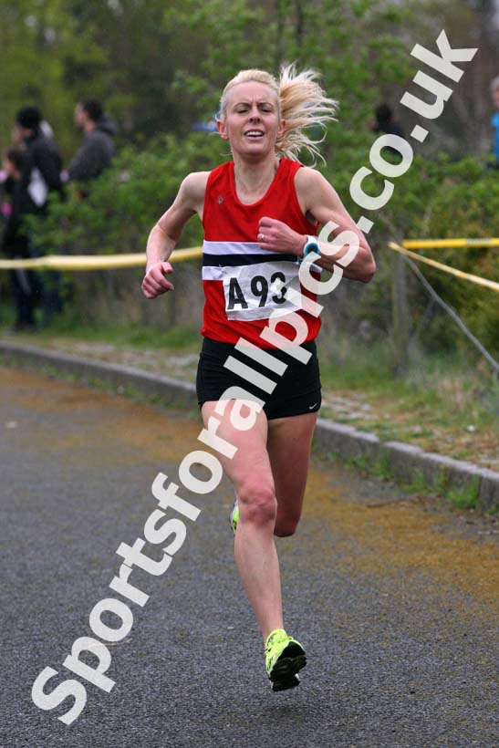Senior womens relay, Elswick Good Friday Road Races. Photo: David T. Hewitson/Sports for All Pics